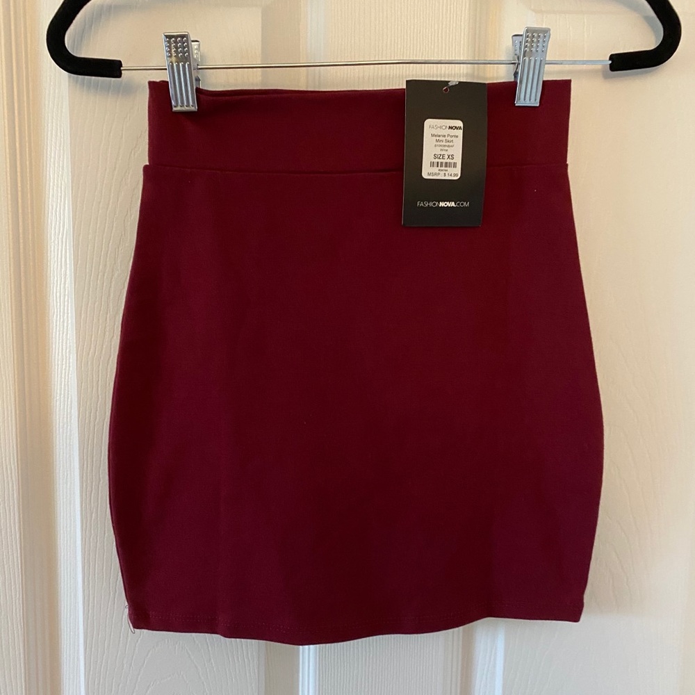 XS * NEW * Fashion Nova Burgandy Mini Skirt